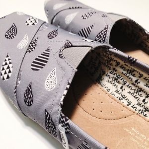 Toms Shoes - NWOT Toms Singing in the Rain Toms Shoes - NWOT Toms Singing in the Rain